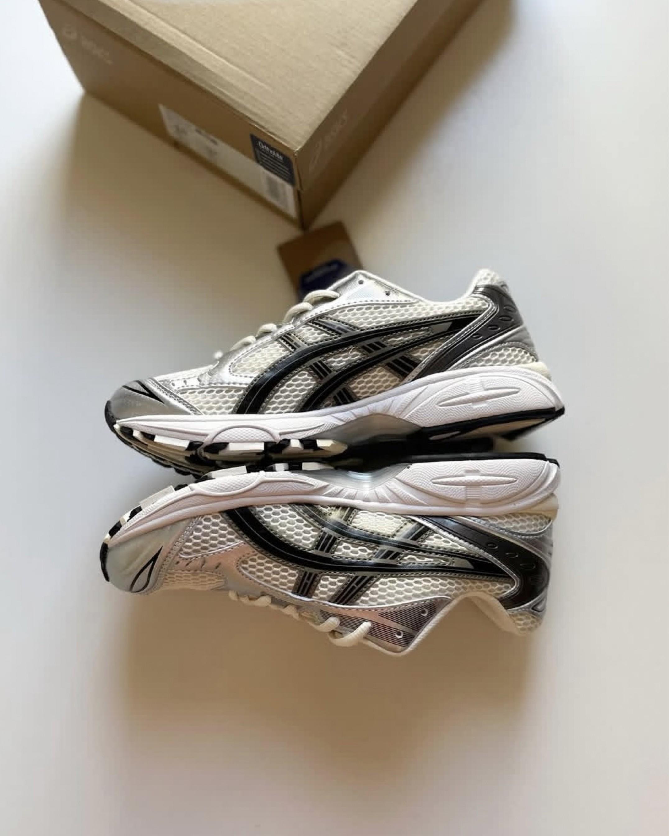 ASICS亚瑟士GEL-KAYANO 14银白复古跑鞋,日常通勤太好穿了!
内容